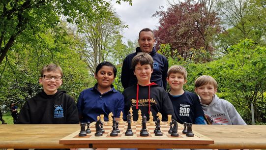 Nachwuchsspieler mit ihrer Schule ganz groß dabei: Schachschule MPG mit doppeltem 10. Platz im Bundesfinale