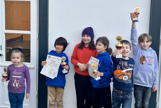 6 Pokale sorgen für guten Rutsch ins Neue Jahr