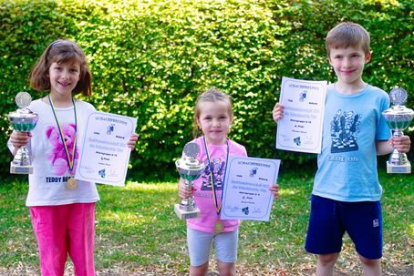 Champions: Emma Tiuca (U10w), Meara Classen (U8), Marnin Classen (U10)